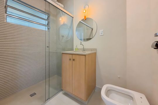 Banheiro de apartamento à venda com 2 quartos, 56m² em Vila Mariana, São Paulo