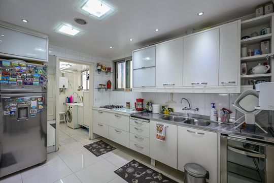 Cozinha de apartamento para alugar com 2 quartos, 92m² em Real Parque, São Paulo