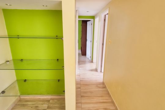 Corredor  de apartamento à venda com 3 quartos, 70m² em Vila da Penha, Rio de Janeiro