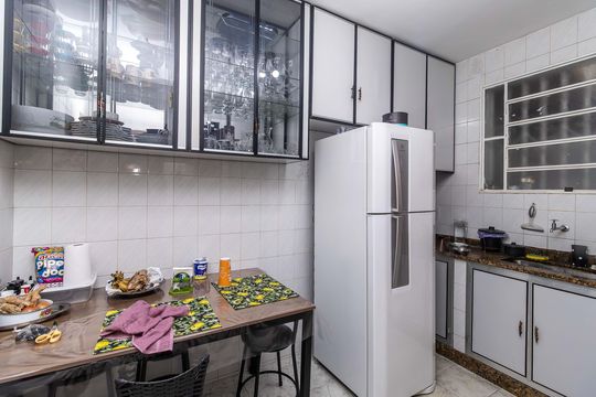 Cozinha de apartamento à venda com 3 quartos, 74m² em Dona Clara, Belo Horizonte