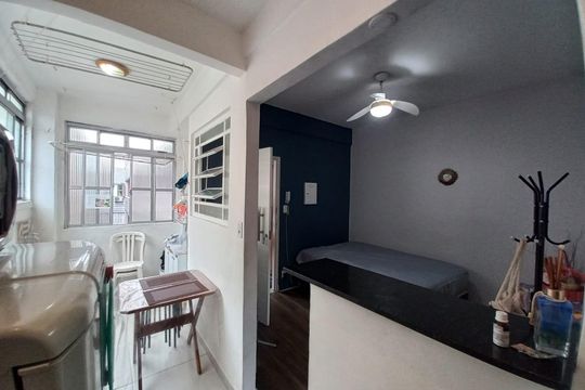 Cozinha de apartamento para alugar com 1 quarto, 50m² em Centro, São Vicente