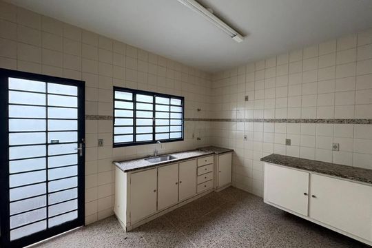 Cozinha de casa para alugar com 3 quartos, 175m² em Santa Mônica, Uberlândia