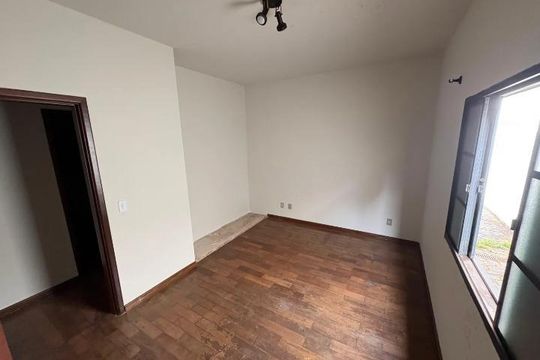 Casa para alugar com 3 quartos, 175m² em Santa Mônica, Uberlândia