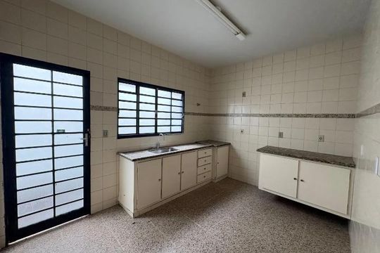 Cozinha de casa para alugar com 3 quartos, 175m² em Santa Mônica, Uberlândia