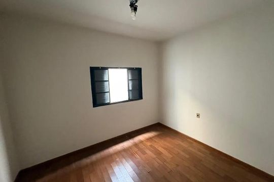 Casa para alugar com 3 quartos, 175m² em Santa Mônica, Uberlândia