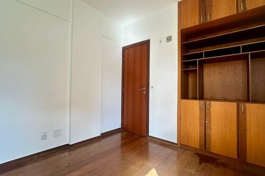 Quarto  de apartamento para alugar com 3 quartos, 95m² em Buritis, Belo Horizonte