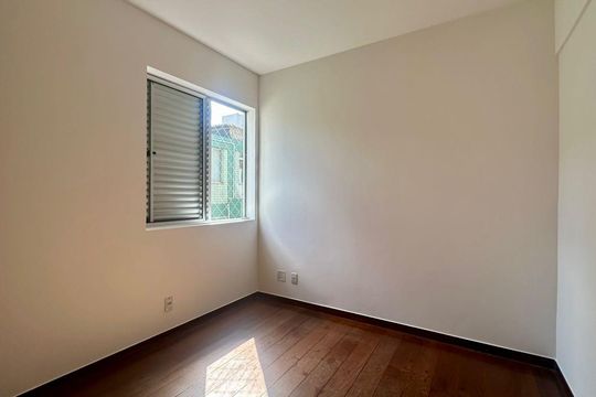 Quarto  de apartamento para alugar com 3 quartos, 95m² em Buritis, Belo Horizonte