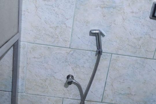 Banheiro de casa de condomínio para alugar com 3 quartos, 137m² em Taquara, Rio de Janeiro