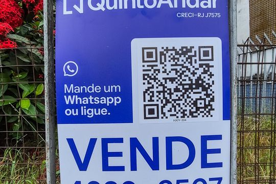 Frente do Prédio e plaquinha  de apartamento à venda com 1 quarto, 50m² em Madureira, Rio de Janeiro