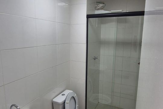 Banheiro de apartamento à venda com 1 quarto, 24m² em Santo Amaro, São Paulo