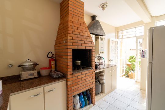Churrasqueira de casa à venda com 6 quartos, 300m² em Santa Tereza, Porto Alegre