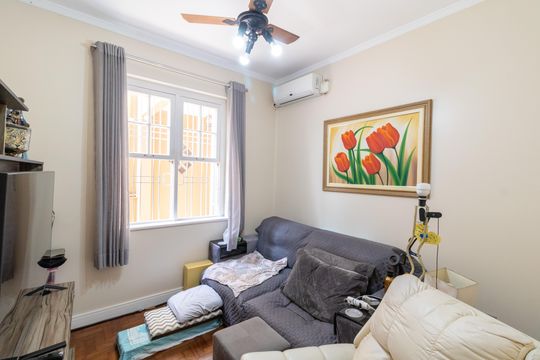 Sala de TV de casa à venda com 6 quartos, 300m² em Santa Tereza, Porto Alegre
