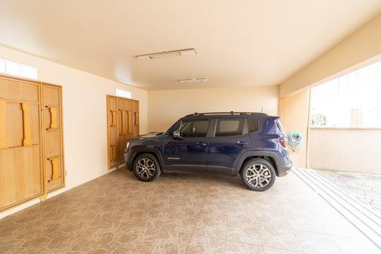Garagem de casa à venda com 6 quartos, 300m² em Santa Tereza, Porto Alegre