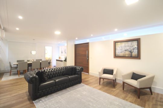 Sala de casa de condomínio à venda com 4 quartos, 215m² em Interlagos, São Paulo
