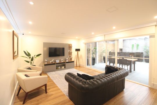 Sala de casa de condomínio à venda com 4 quartos, 215m² em Interlagos, São Paulo