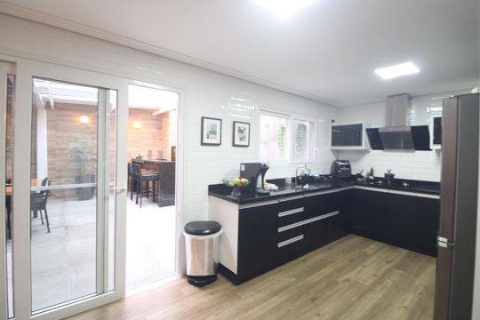 Cozinha de casa de condomínio à venda com 4 quartos, 215m² em Interlagos, São Paulo