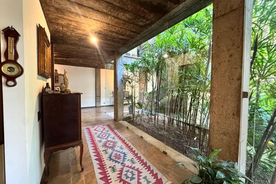 Corredor  de casa à venda com 4 quartos, 875m² em Jardim Guedala, São Paulo