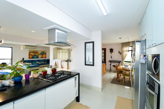 Cozinha de apartamento à venda com 3 quartos, 200m² em Vila Rosalia, Guarulhos