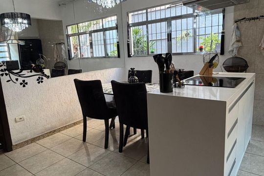Cozinha de casa à venda com 3 quartos, 200m² em Parque Sao Luis, São Paulo