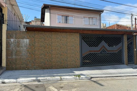 Fachada de casa à venda com 3 quartos, 200m² em Parque Sao Luis, São Paulo