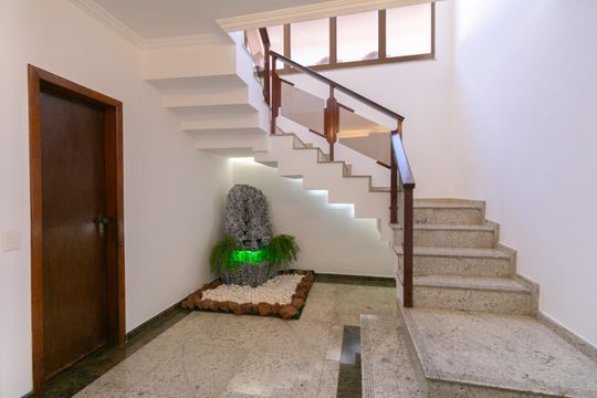 Casa para alugar com 4 quartos, 450m² em Letícia, Belo Horizonte
