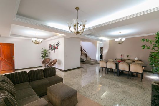 Casa para alugar com 4 quartos, 450m² em Letícia, Belo Horizonte