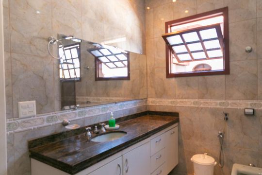 Casa para alugar com 4 quartos, 450m² em Letícia, Belo Horizonte