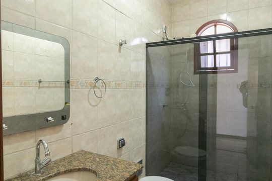 Casa para alugar com 4 quartos, 450m² em Letícia, Belo Horizonte