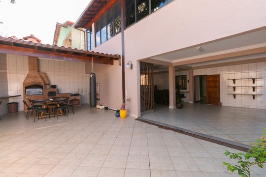 Casa para alugar com 4 quartos, 450m² em Letícia, Belo Horizonte
