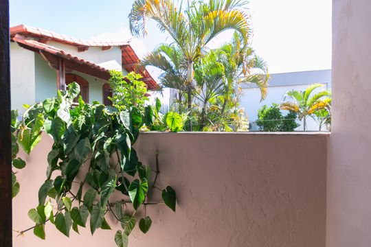 Casa para alugar com 4 quartos, 450m² em Letícia, Belo Horizonte