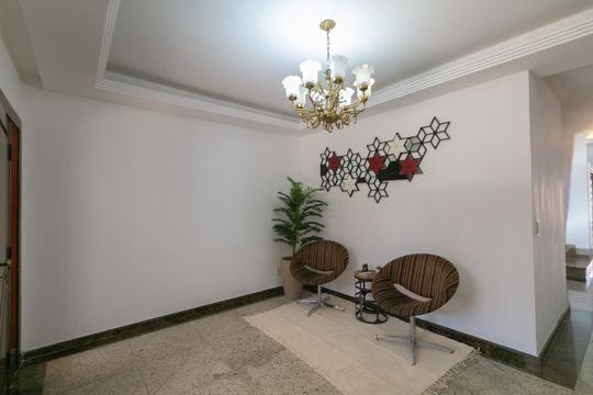 Casa para alugar com 4 quartos, 450m² em Letícia, Belo Horizonte