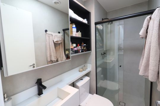 Banheiro de apartamento à venda com 1 quarto, 37m² em Presidente Altino, Osasco