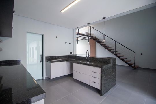 Cozinha  de casa de condomínio para alugar com 3 quartos, 170m² em Aparecidinha, Sorocaba