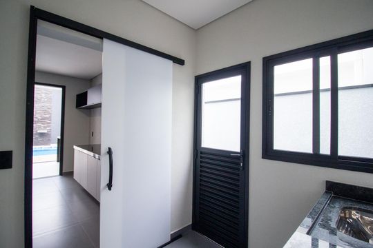 Área de Serviço de casa de condomínio para alugar com 3 quartos, 170m² em Aparecidinha, Sorocaba
