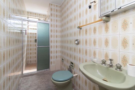 Banheiro de apartamento à venda com 1 quarto, 53m² em Santa Tereza, Porto Alegre