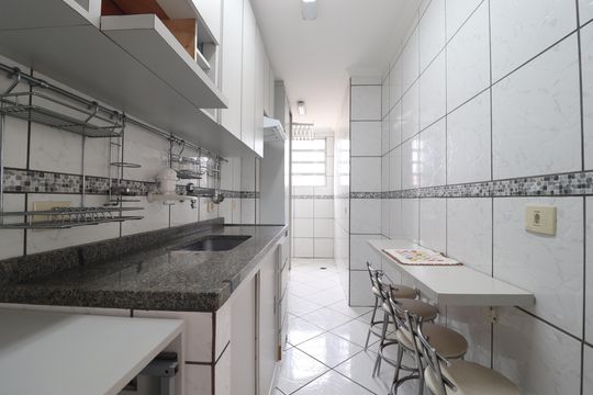 Cozinha de apartamento à venda com 2 quartos, 50m² em Vila Aquilino, Santo André