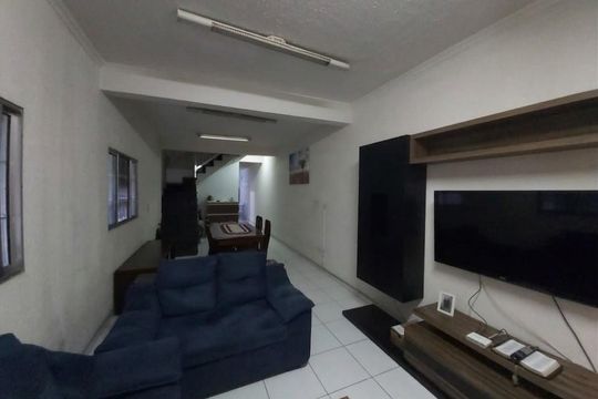 Casa à venda com 5 quartos, 250m² em Parque Boturussu, São Paulo