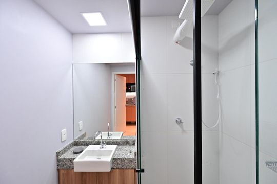 Banheiro Social de kitnet/studio à venda com 1 quarto, 28m² em Vila Clementino, São Paulo