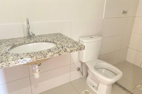 Banheiro de apartamento para alugar com 2 quartos, 54m² em Parque Oeste Industrial, Goiânia