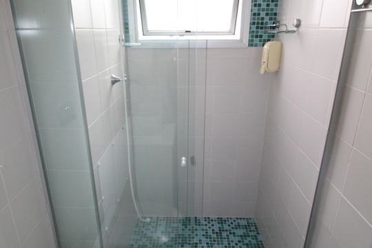 Banheiro da Suíte de apartamento para alugar com 3 quartos, 77m² em Jardim das Colinas, São José dos Campos