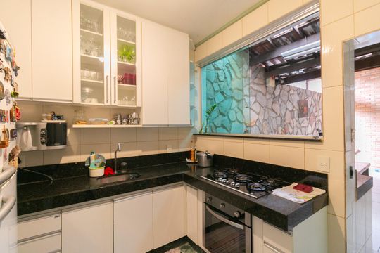 Casa para alugar com 4 quartos, 382m² em Santa Branca, Belo Horizonte