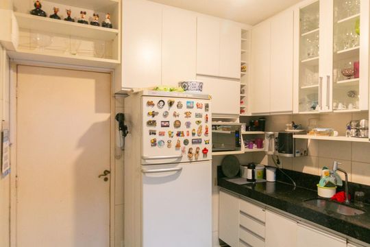 Casa para alugar com 4 quartos, 382m² em Santa Branca, Belo Horizonte