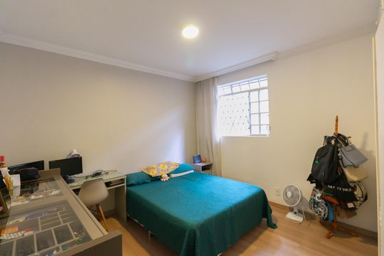 Casa para alugar com 4 quartos, 382m² em Santa Branca, Belo Horizonte