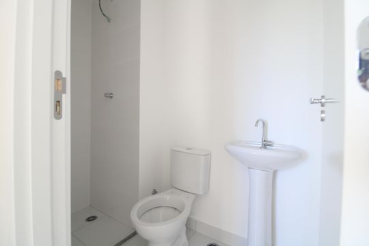 Banheiro de apartamento para alugar com 2 quartos, 33m² em Socorro, São Paulo