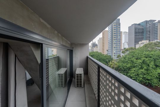 Sacada de kitnet/studio para alugar com 1 quarto, 37m² em República, São Paulo