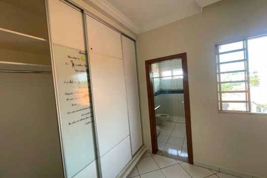 Casa para alugar com 4 quartos, 467m² em Tabajaras, Uberlândia