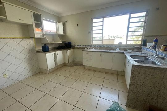 Casa para alugar com 4 quartos, 467m² em Tabajaras, Uberlândia