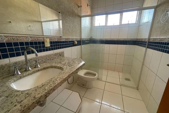 Casa para alugar com 4 quartos, 467m² em Tabajaras, Uberlândia