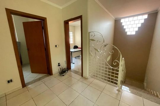Casa para alugar com 4 quartos, 467m² em Tabajaras, Uberlândia