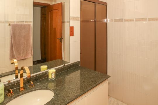Banheiro Social de apartamento à venda com 4 quartos, 445m² em Pompeia, São Paulo